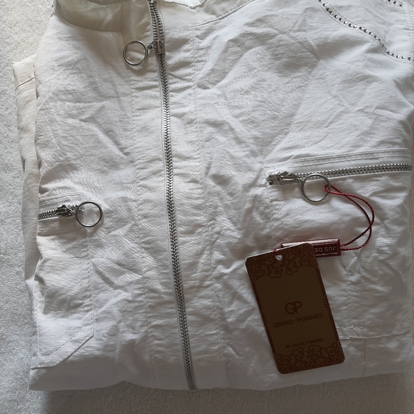 Ladies clothing - Picture 5 of 8